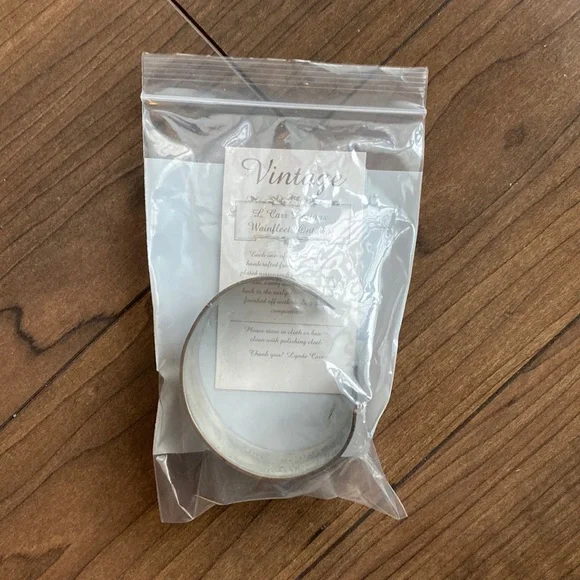 Vintage Bangle - Picture 2 of 6